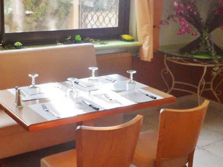 Hotel Les Acacias De Ratabizet 2*