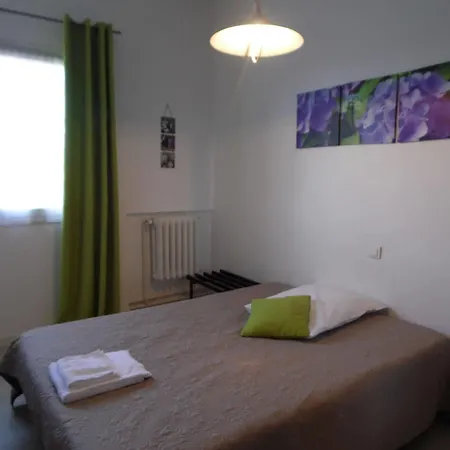 Szálloda Les Acacias De Ratabizet Genas
